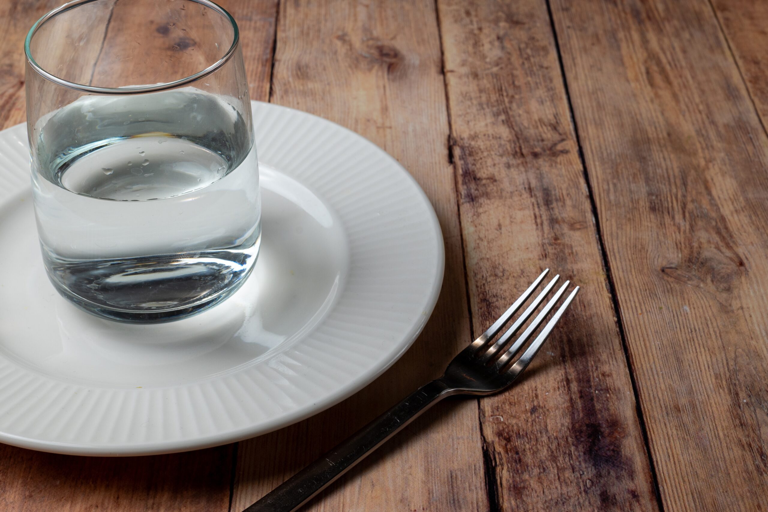 Intermittent,Fasting,Concept,With,Water Cutlery, Fork, Glass